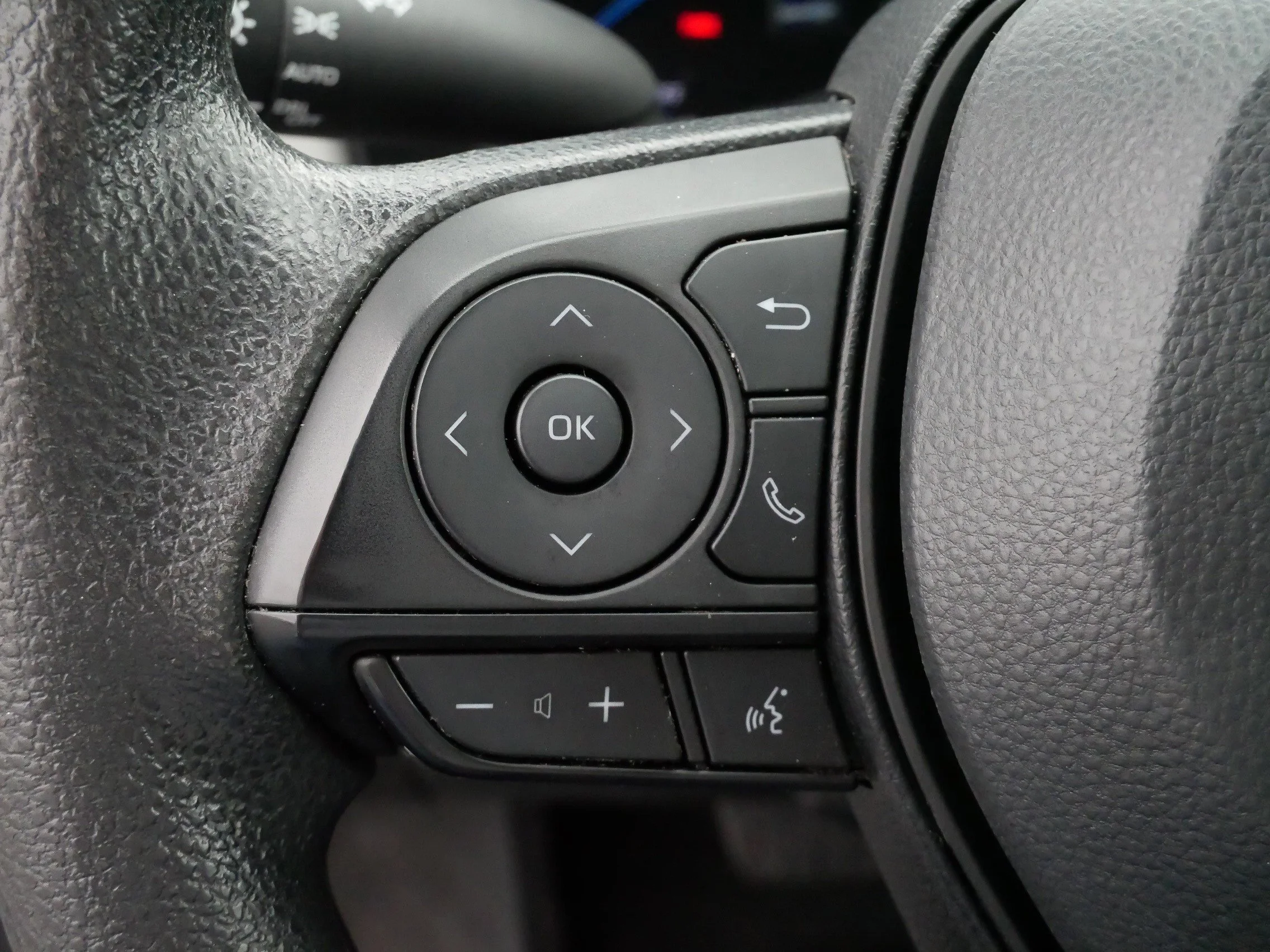 2024 Toyota RAV4 XLE - Photo 26