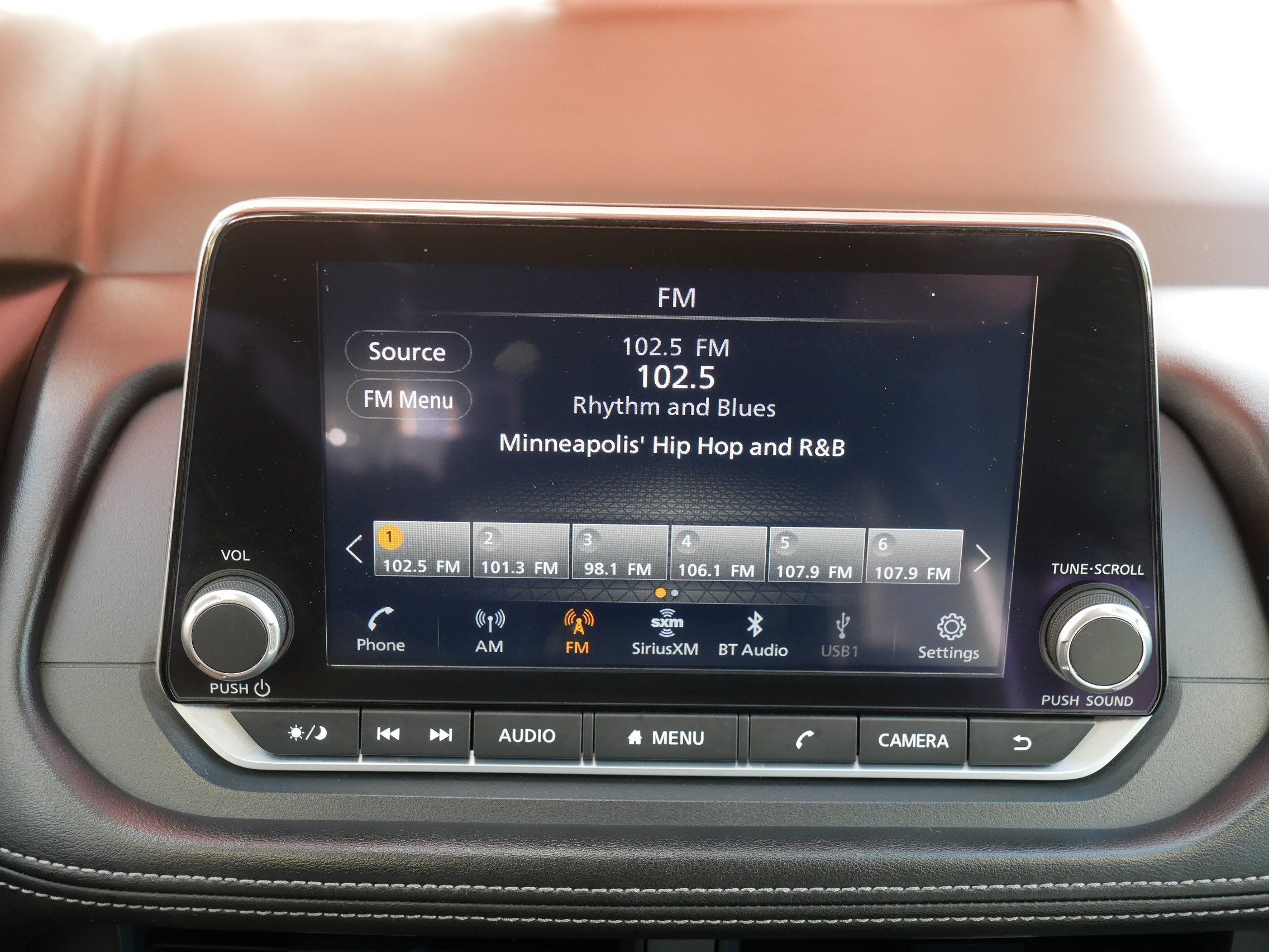 Used 2023 Boulder Gray Pearl/Super Black Nissan SV image 22