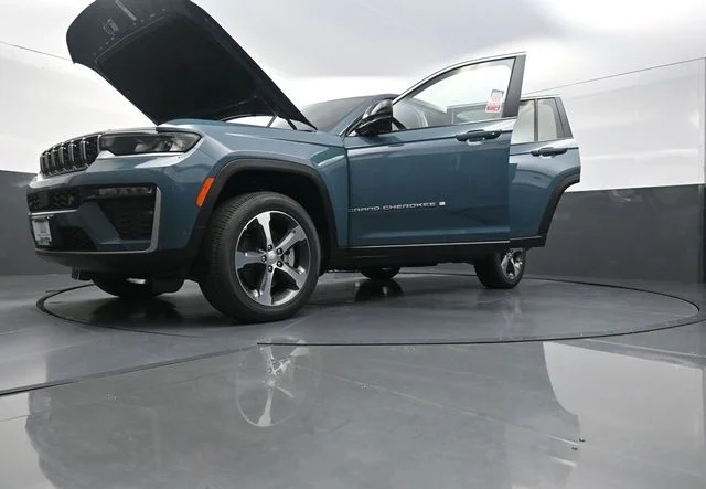 New 2026 Steel Blue Exterior Paint Jeep Limited image 32