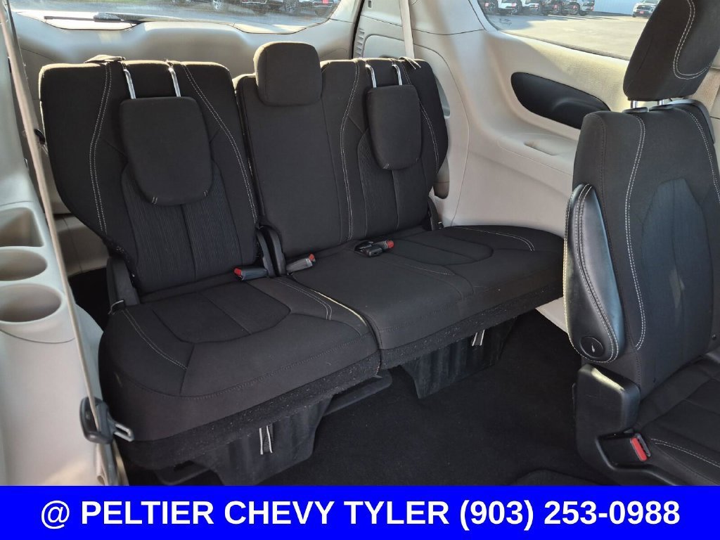 2023 Chrysler Voyager LX - Photo 16