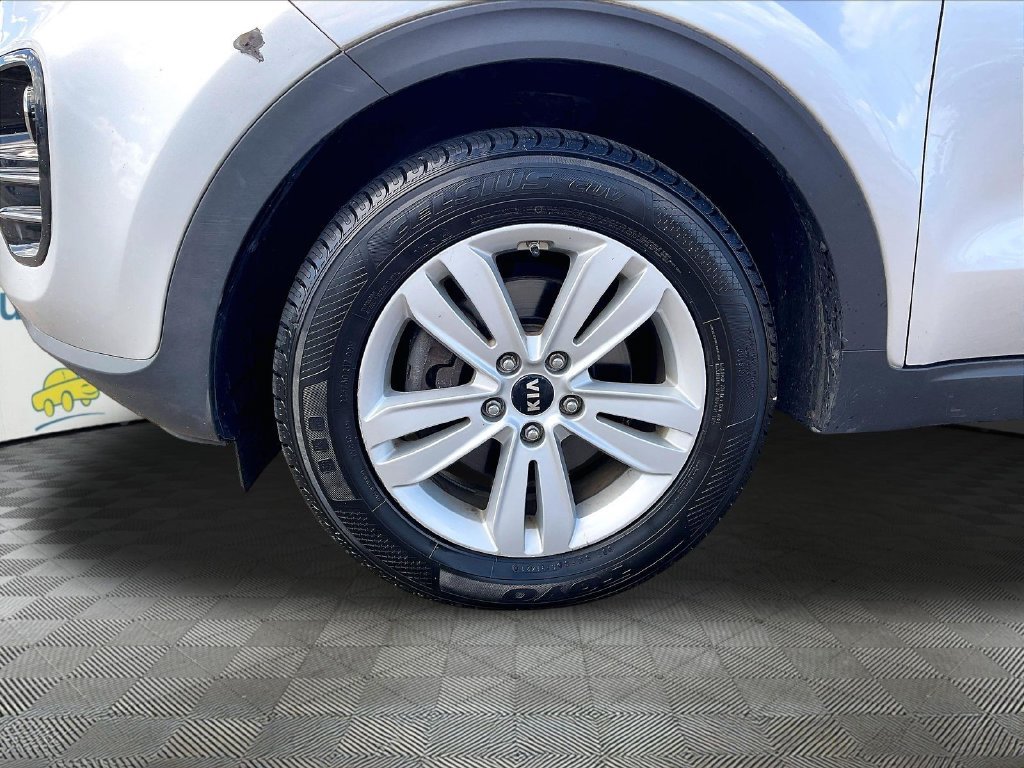 Used 2017 Sparkling Silver Kia LX image 7