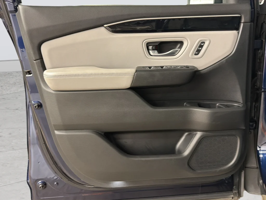 Used 2025 Blue Honda Touring image 23