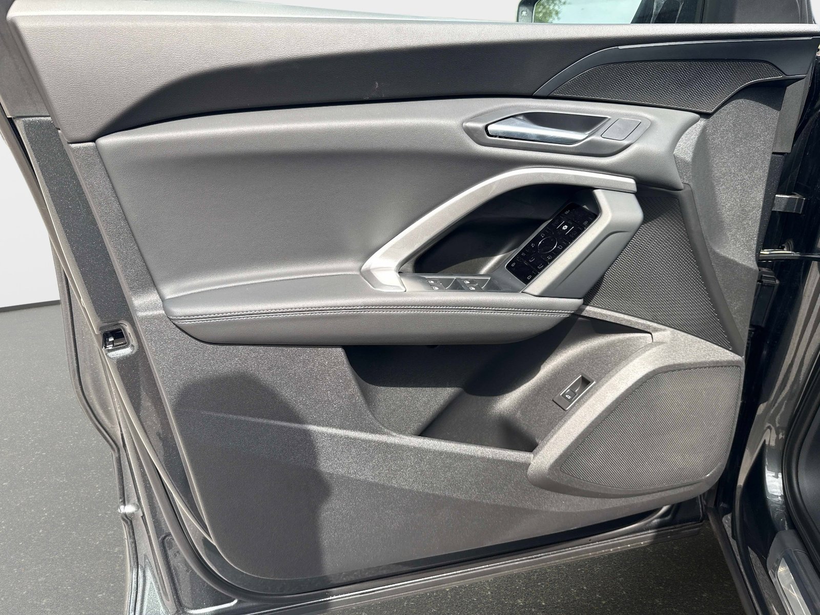 New 2026 Daytona Gray Pearl Effect Audi Premium image 15