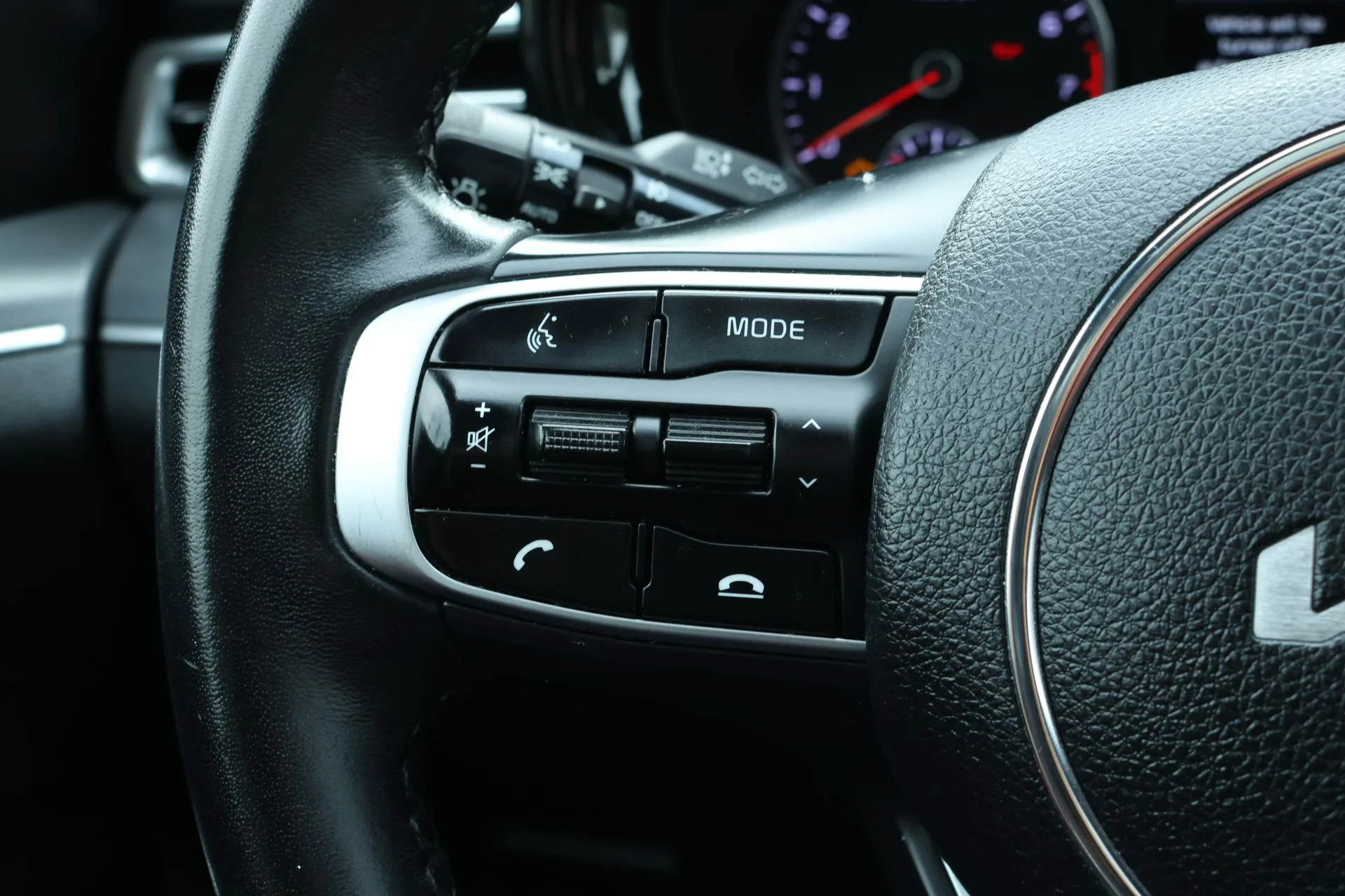 Used 2024 Gray Kia GT-Line image 9