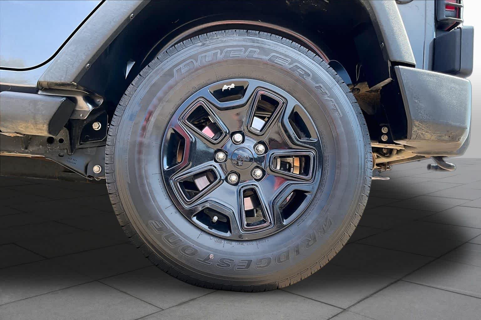 Used 2017 Granite Crystal Metallic Clearcoat Jeep Willys Wheeler image 11