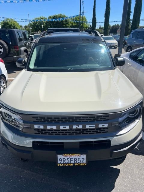 Used 2024 Beige Ford Badlands image 3