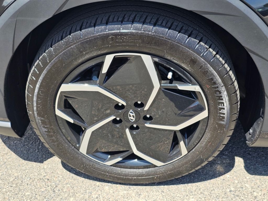 Certified Used 2024 Black Hyundai SEL image 9