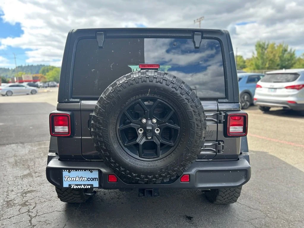 Used 2018 Crystal Metallic Jeep Unlimited Rubicon image 6
