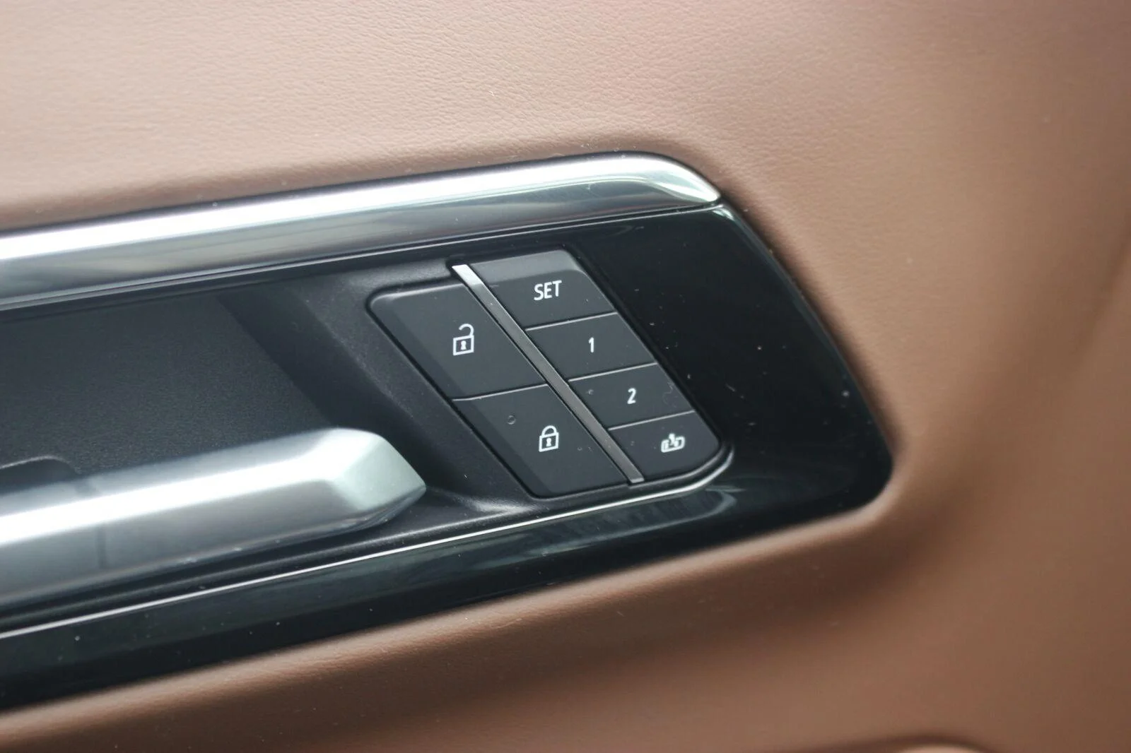 Used 2025 Black Chevrolet High Country image 14