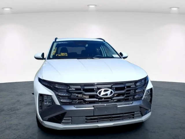 Used 2025 White Hyundai SEL image 8