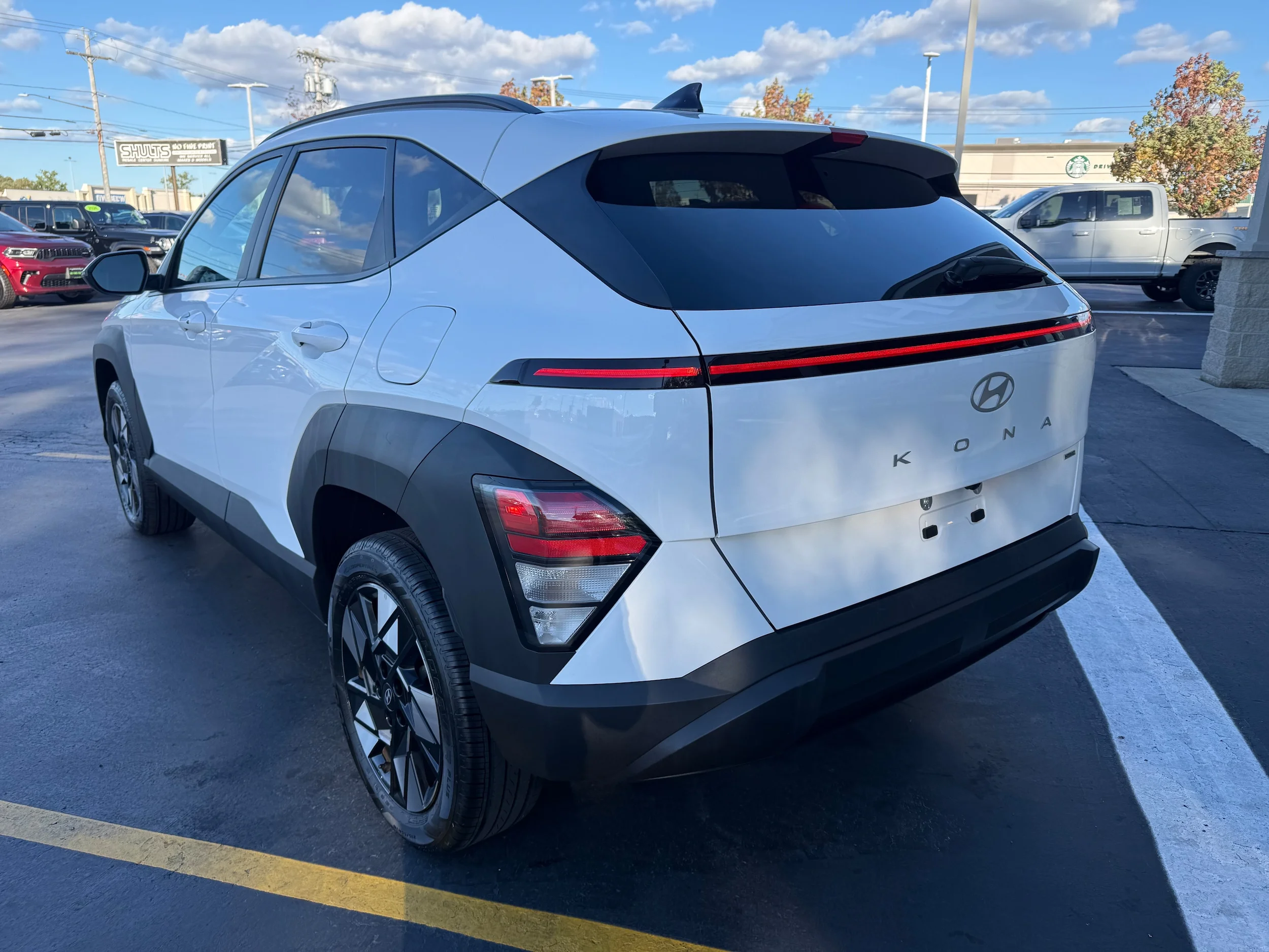 Used 2025 Atlas White Hyundai SEL image 4