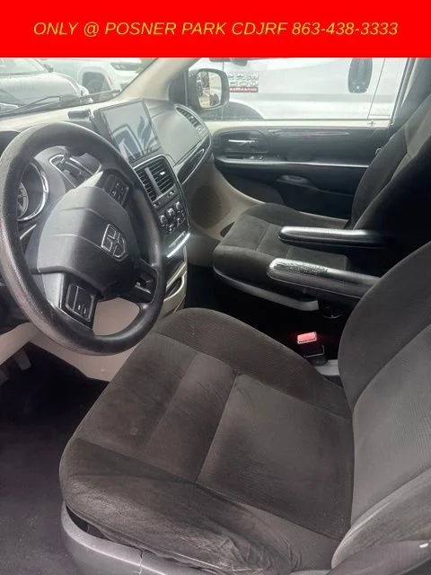 Used 2015 Silver Dodge SE image 5