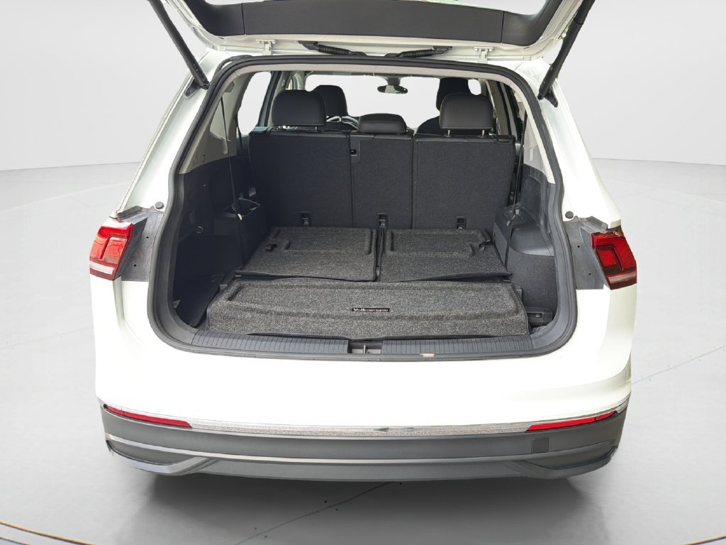 Used 2024 White Volkswagen 2.0T SE image 10