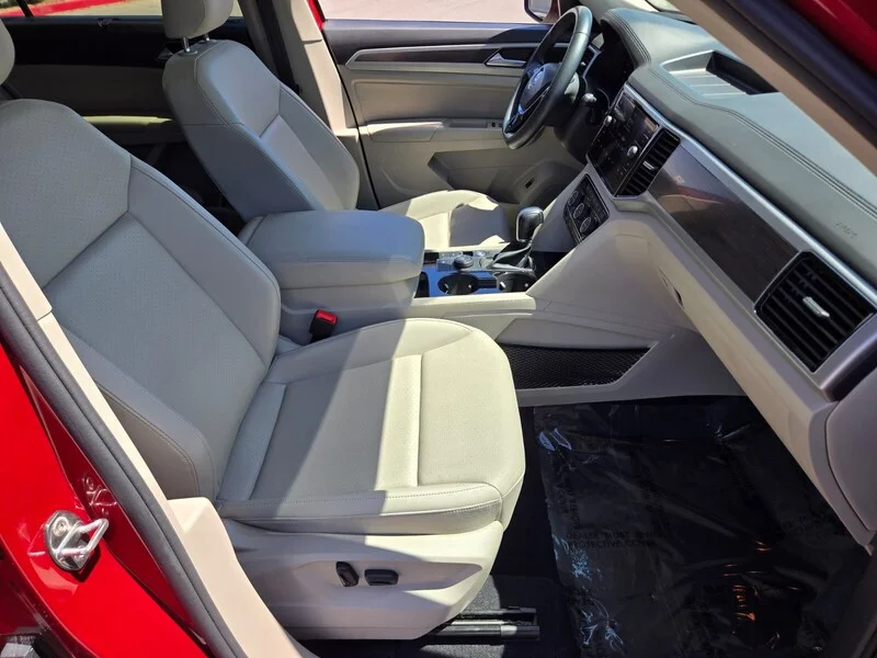 Used 2019 Red Volkswagen SEL image 14