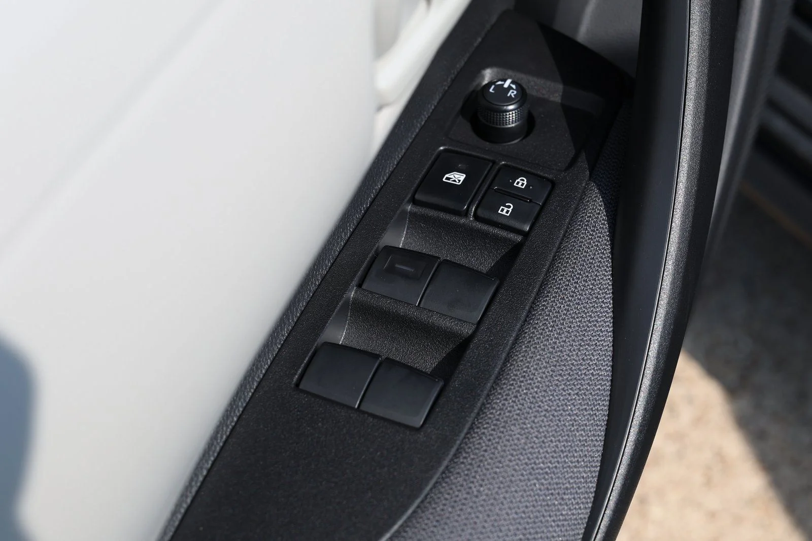 2026 Toyota Corolla LE - Photo 23