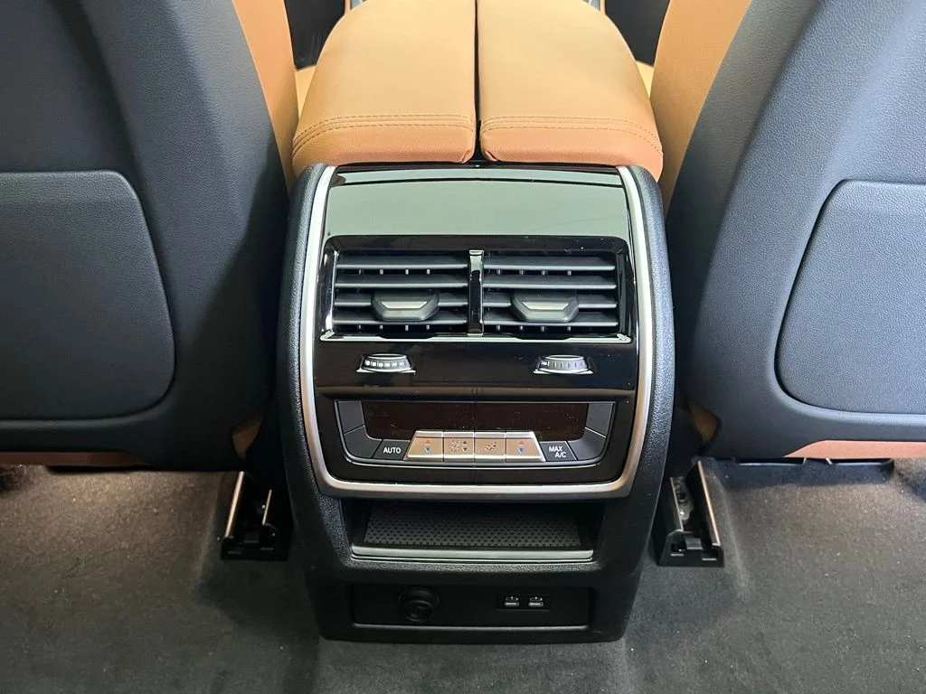 New 2026 Alpine White BMW xDrive40i image 9