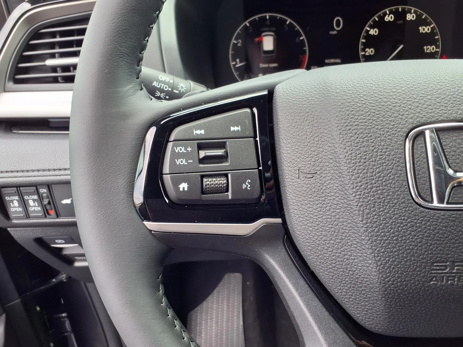 New 2026 Modern Steel Metallic Honda Touring image 6