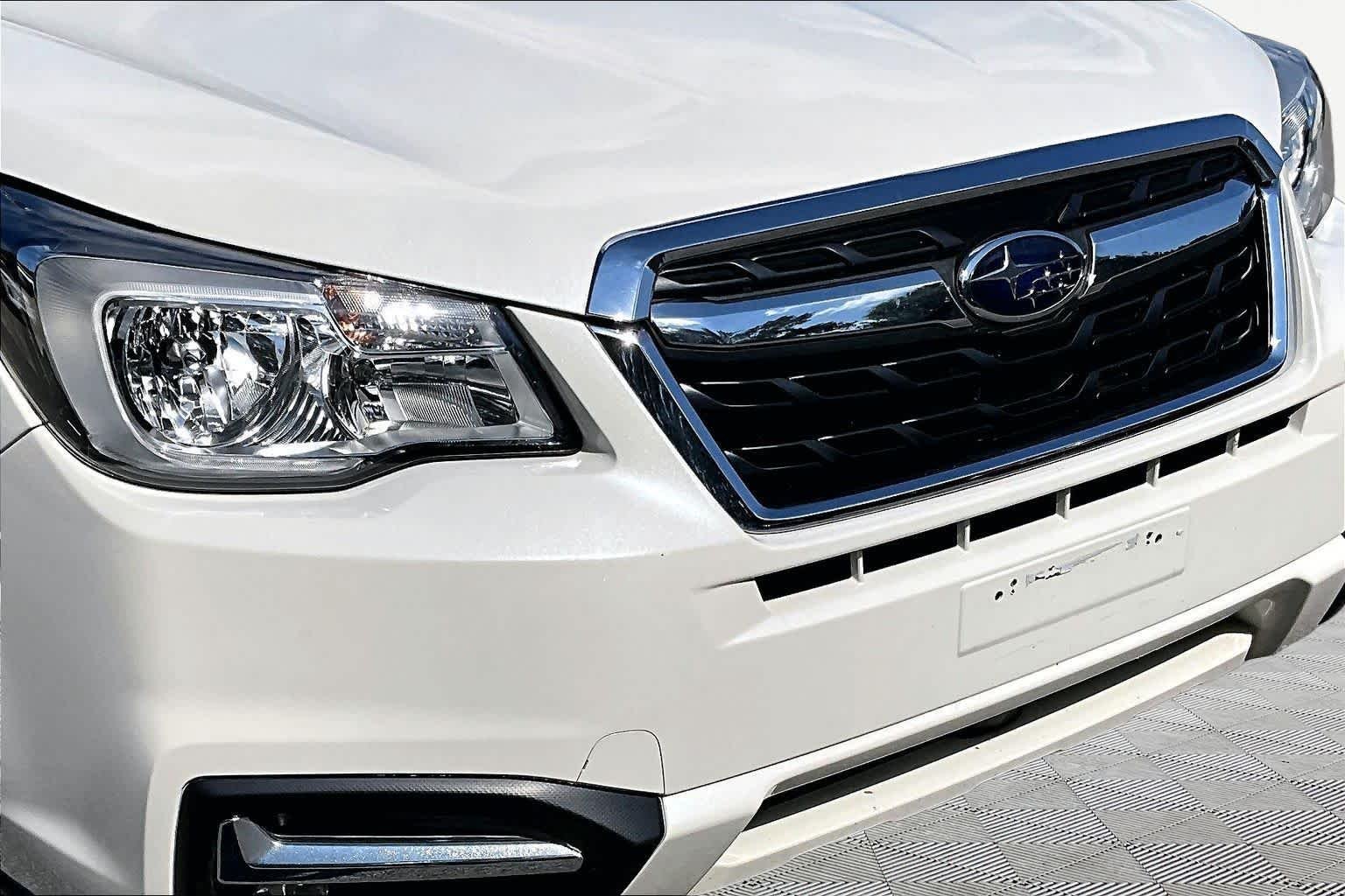 Used 2018 Crystal White Pearl Subaru Limited image 30