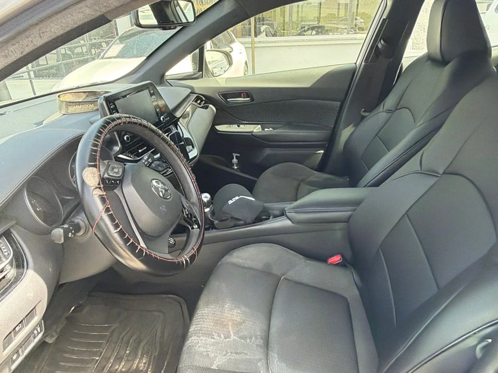 Used 2019 Silver Toyota LE image 9