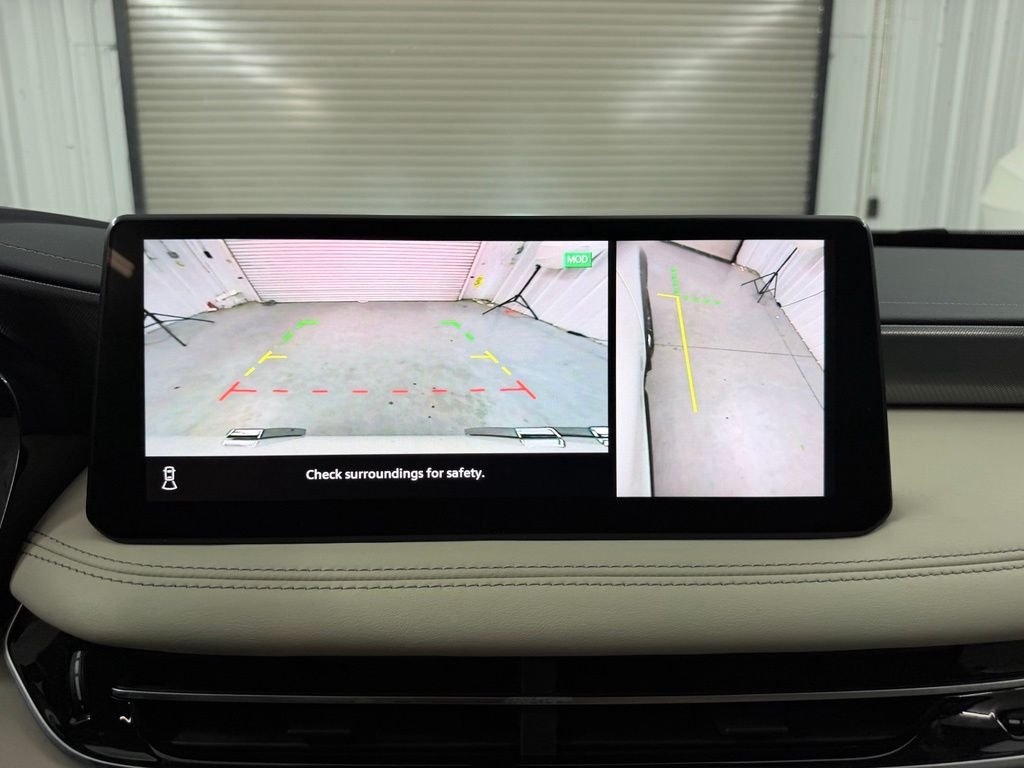 Used 2023 White INFINITI LUXE image 15