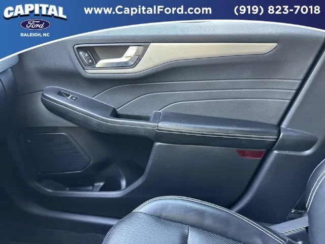 Used 2022 Black Ford SEL image 28