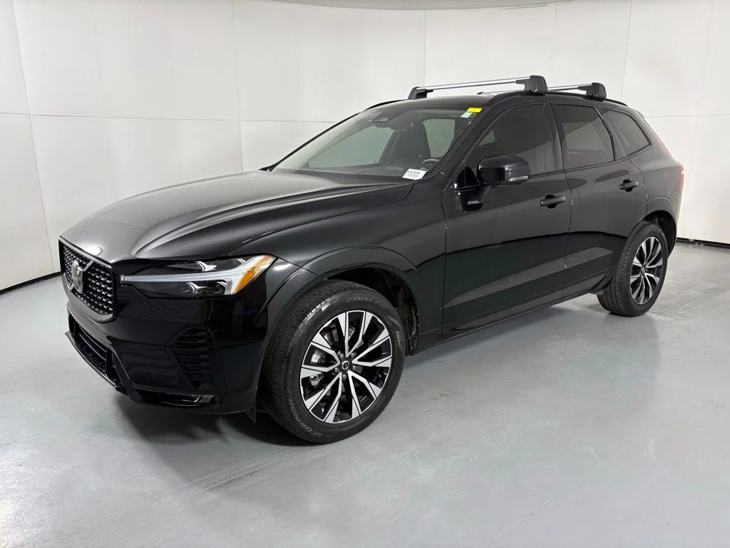 Used 2024 Onyx Black Metallic Volvo Core image 4