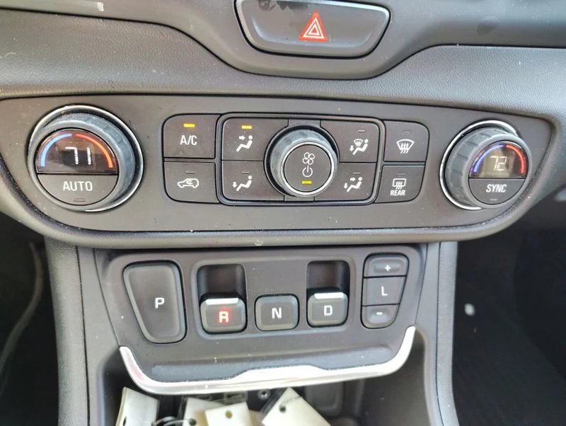 Used 2020 Blue GMC SLE image 15