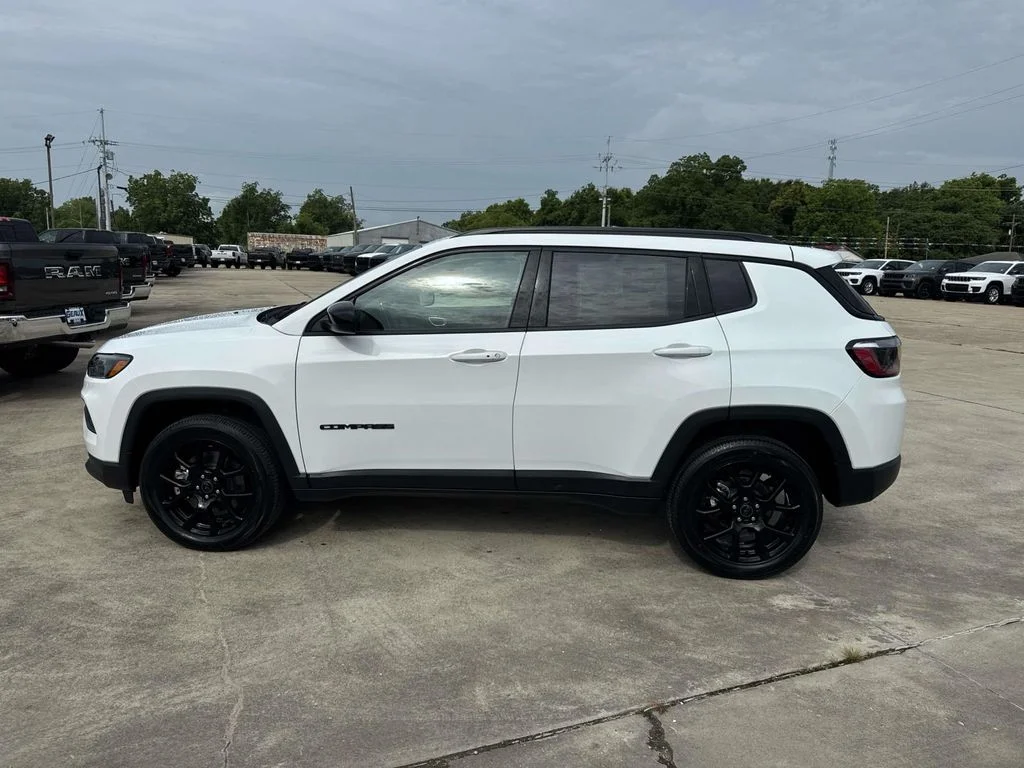 New 2026 White Jeep Latitude image 11