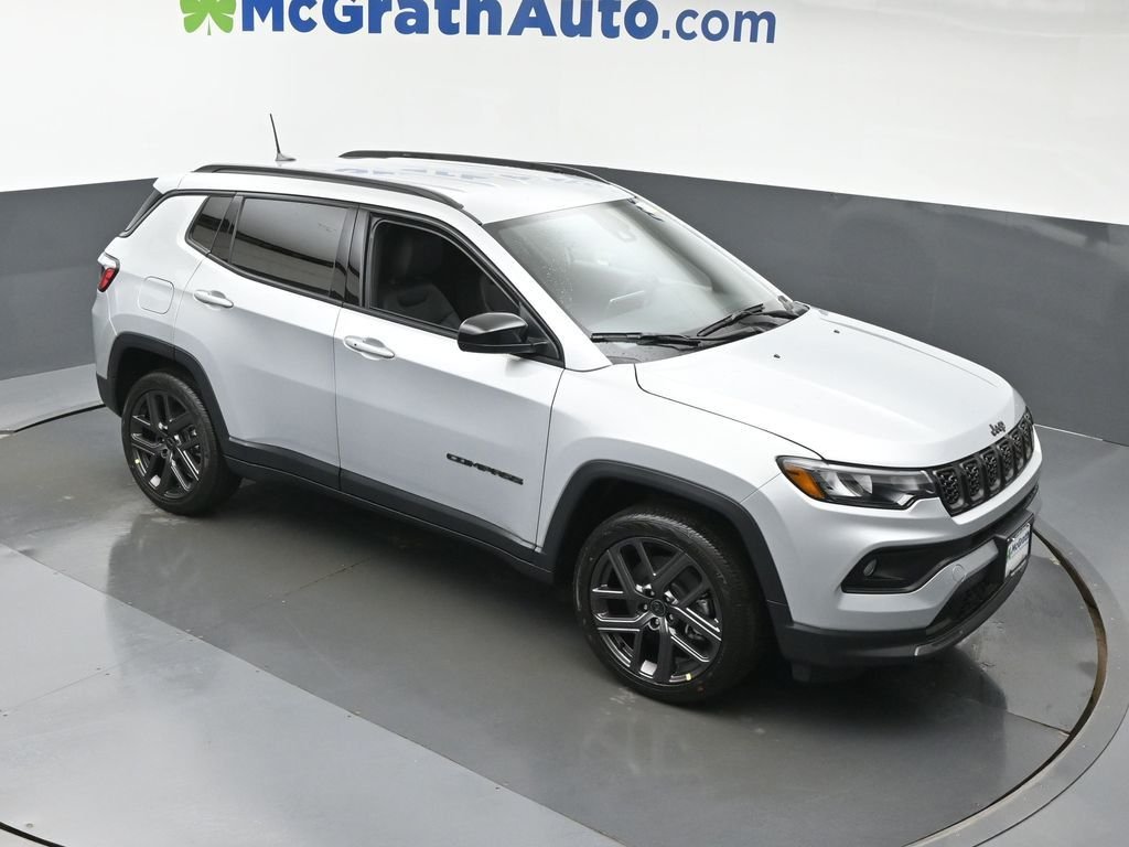 New 2026 Silver Zynith Metallic Clear-Coat Exterior Paint Jeep Latitude image 3
