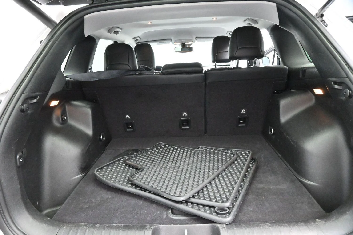 Used 2022 Bright White Clearcoat Jeep Trailhawk image 9