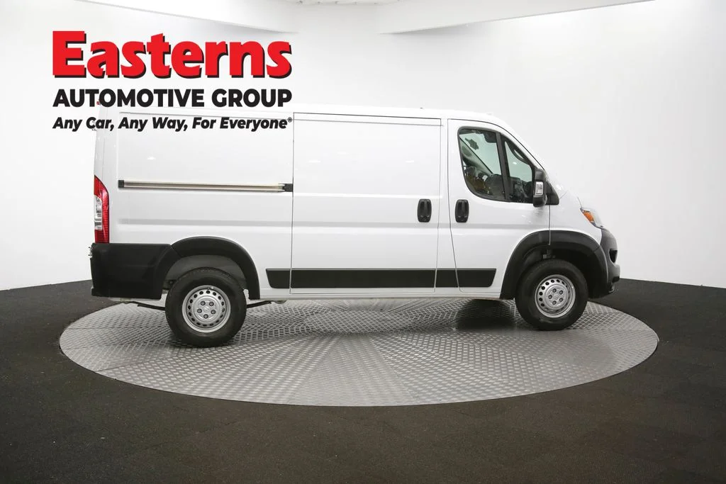 Used 2025 White Ram Base image 40