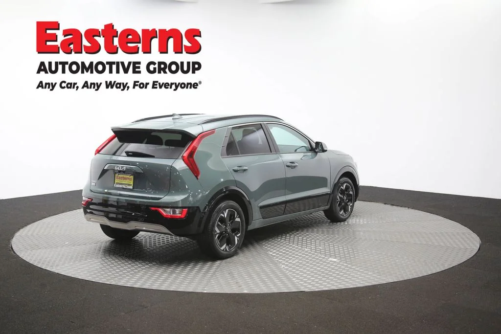 Used 2023 Green Kia Wind image 40