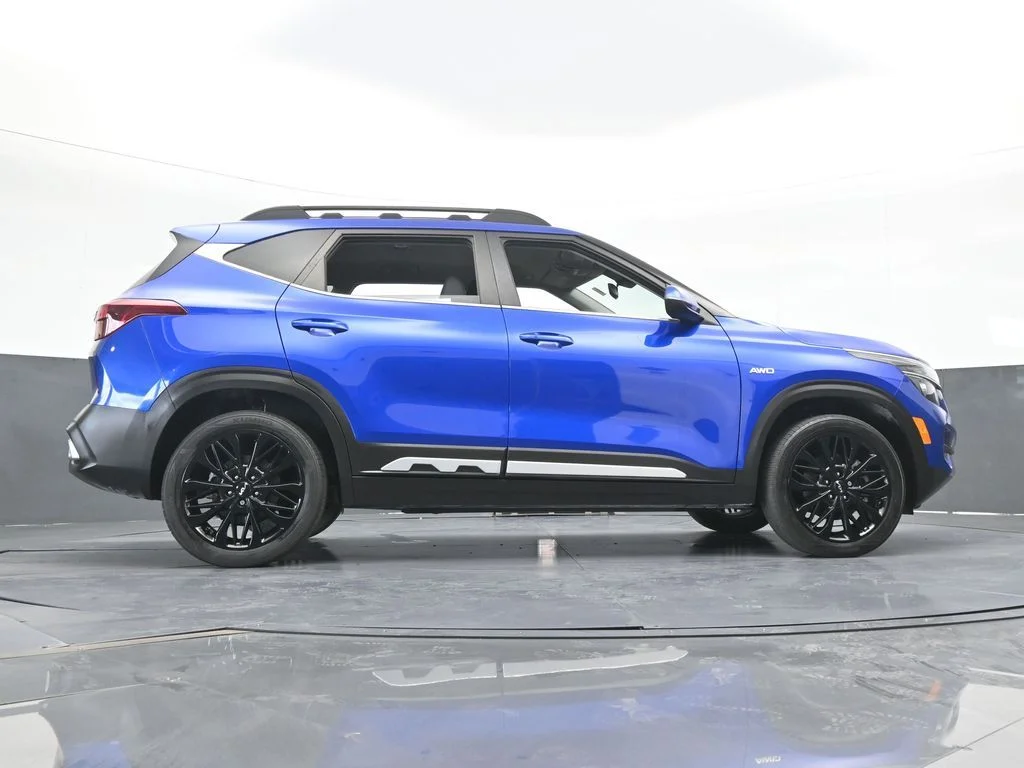 Used 2023 Neptune Blue Kia Nightfall image 59