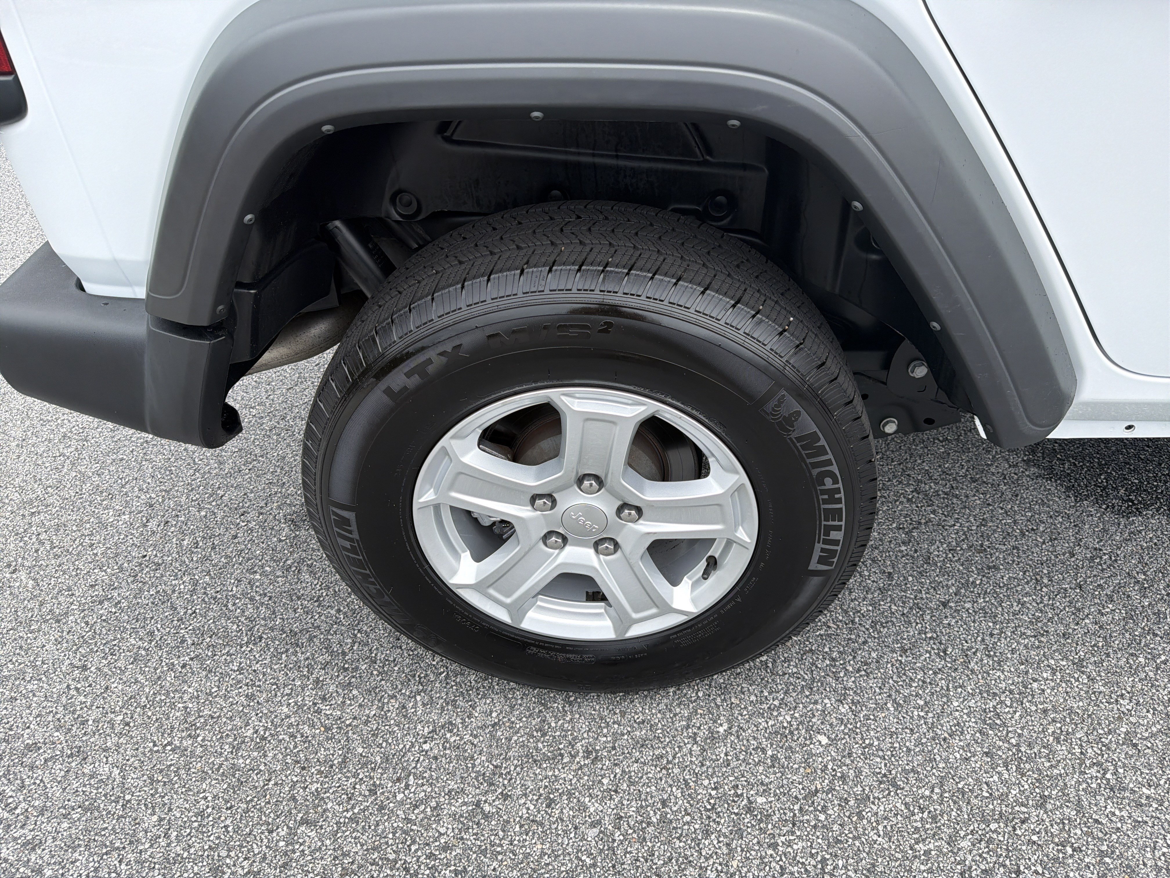 Used 2022 Bright White Clearcoat Jeep Unlimited Sport S image 21