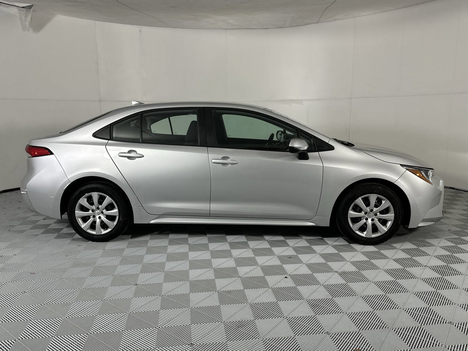 Used 2025 Silver Toyota LE image 9