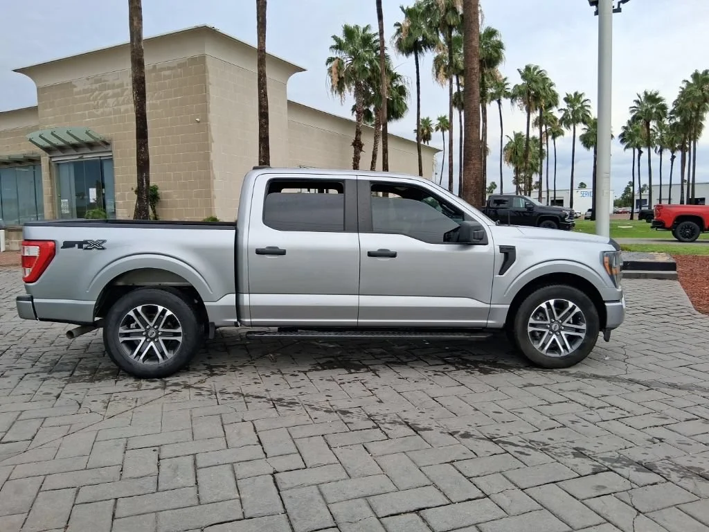 Used 2023  Ford XL image 4