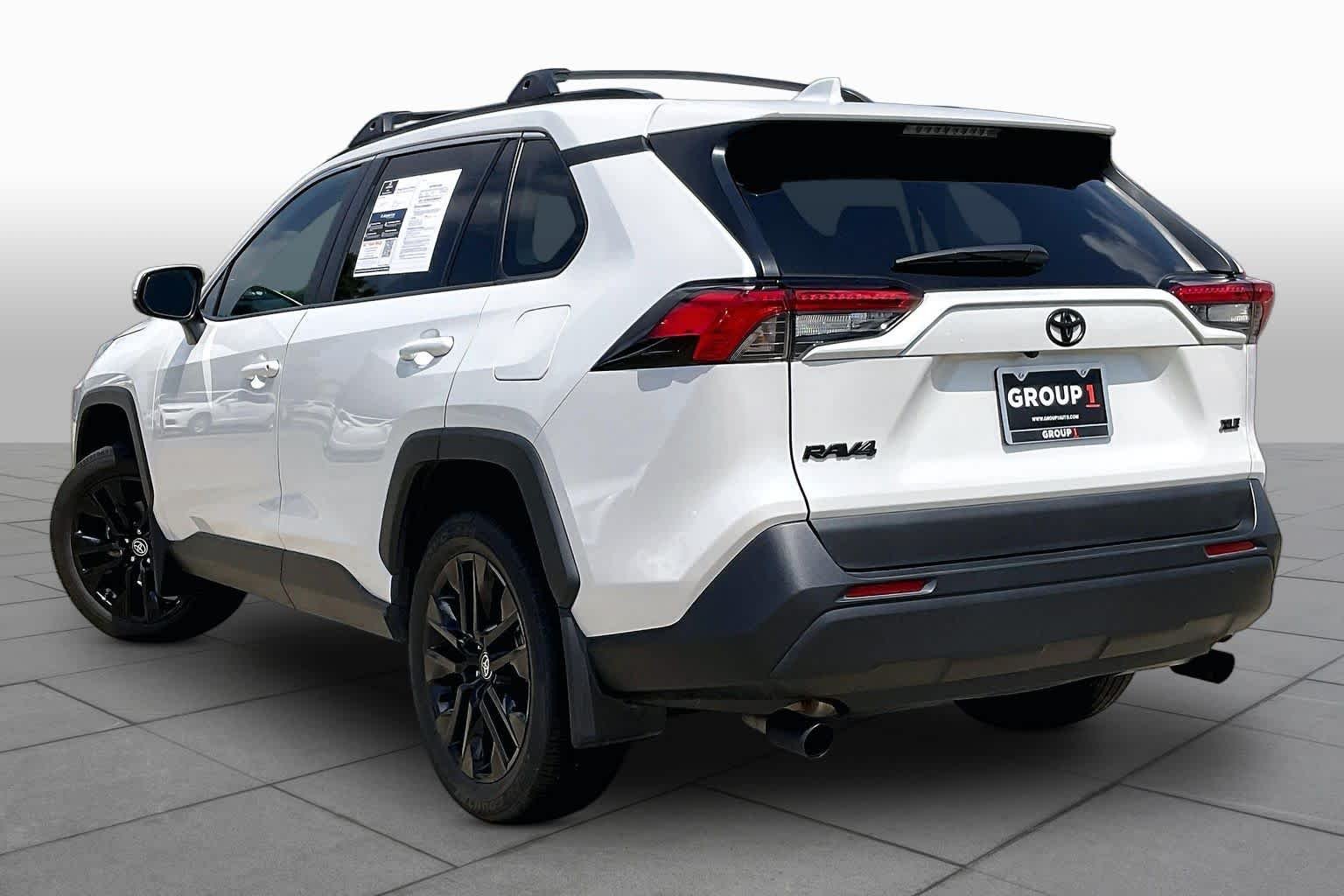 Used 2024 Wind Chill Pearl Toyota XLE Premium image 11