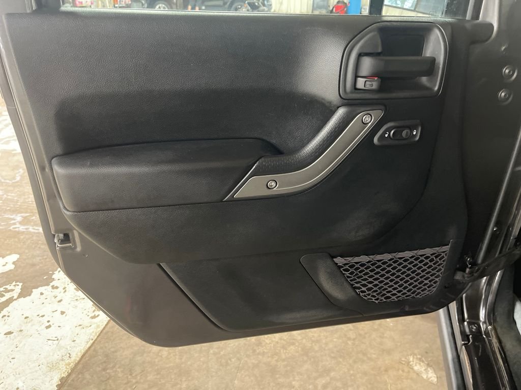 Used 2018 Gray Jeep Unlimited Sport image 15