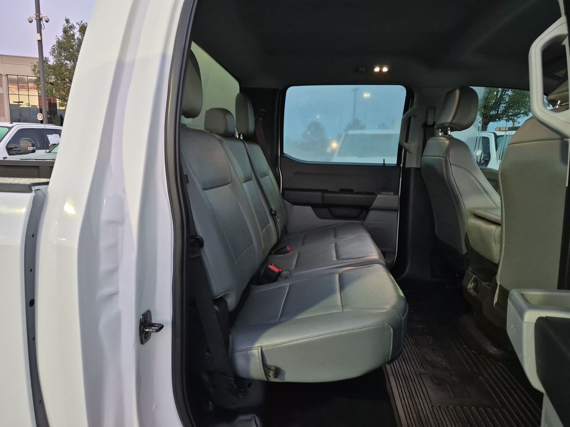 Used 2024 Oxford White Ford XL image 28
