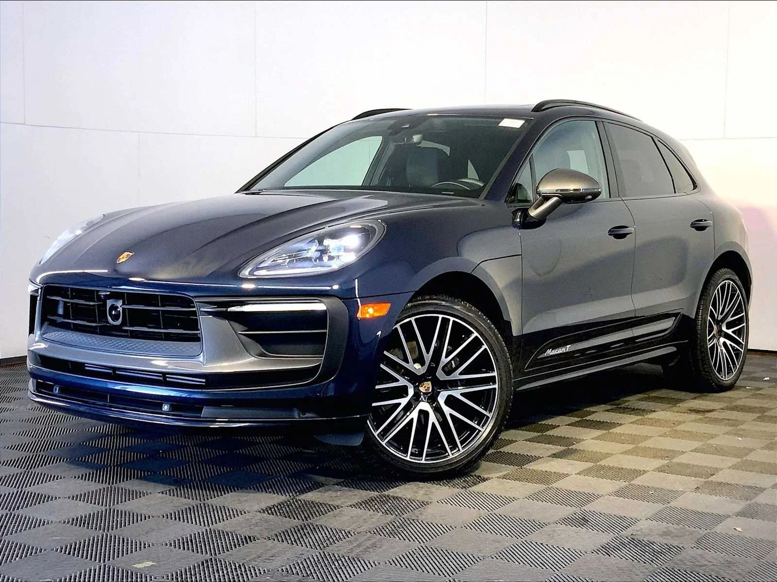2023 Porsche Macan T's photo