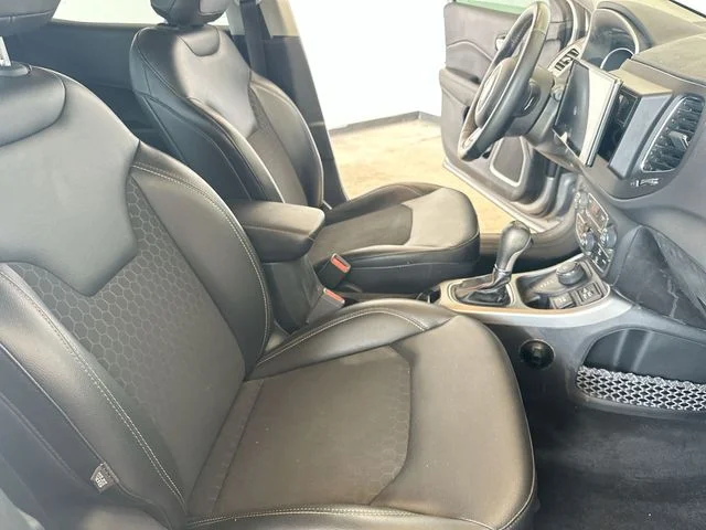 Used 2018 Silver Jeep Latitude image 25
