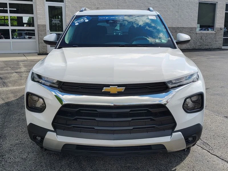 Used 2023 White Chevrolet LT image 3