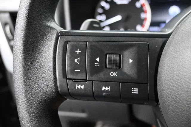 Used 2022 Gray Nissan S image 18