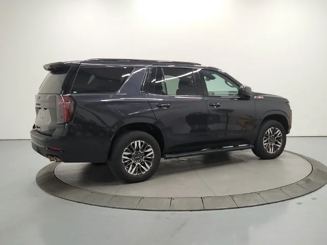 Used 2025 Gray Chevrolet Z71 image 9