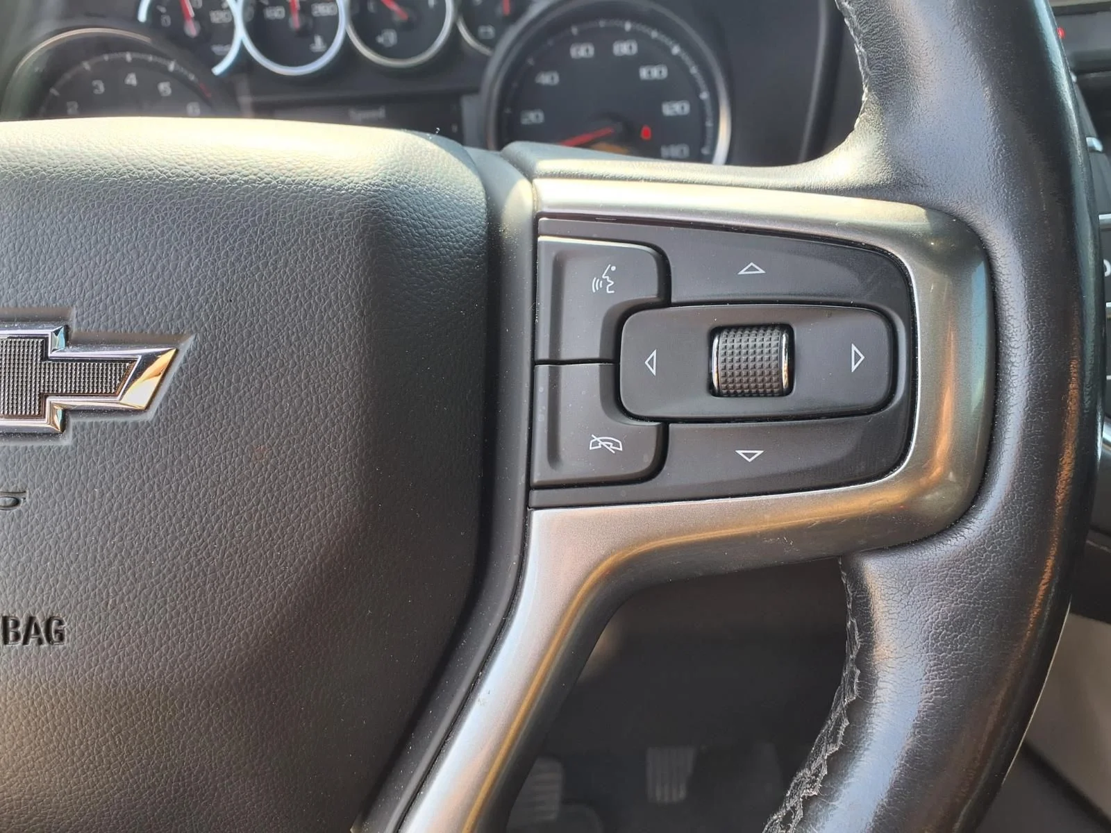 Used 2021 Beige Chevrolet Z71 image 19