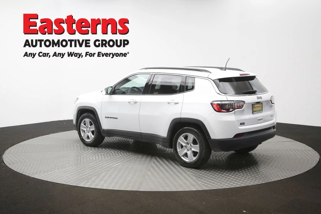 Used 2022 White Jeep Latitude image 63