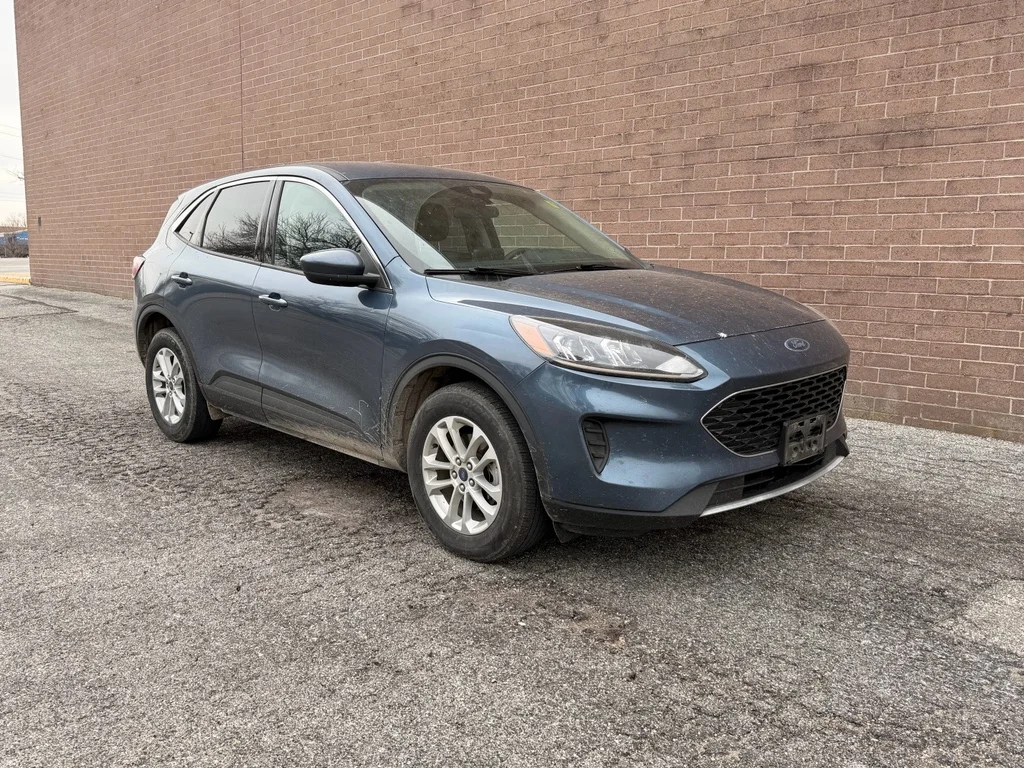 Used 2020 Blue Metallic Ford SE image 8