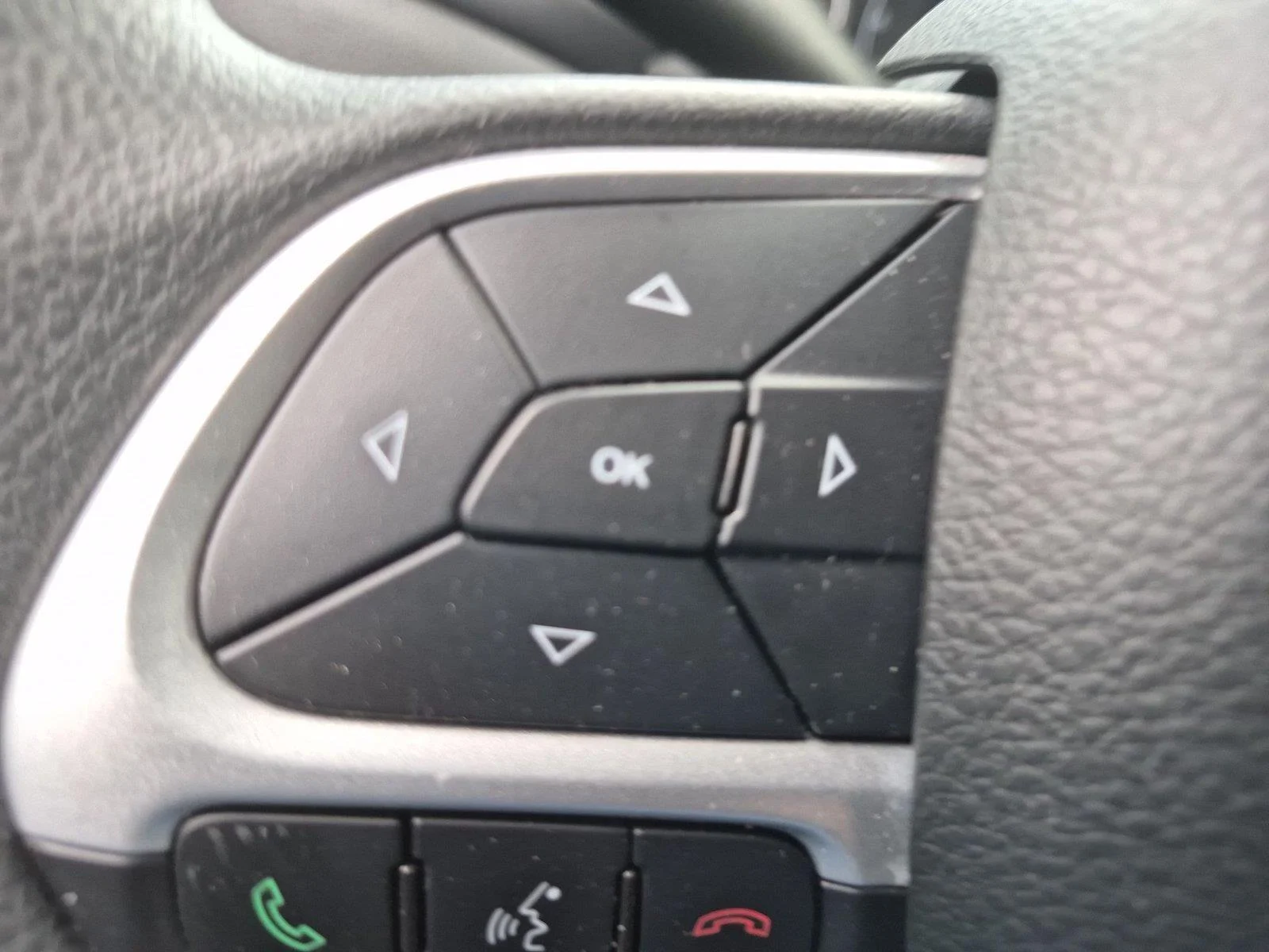 Used 2018 Glacier Metallic Jeep Sport image 19