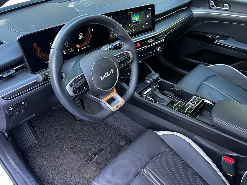 Used 2025 White Kia GT-Line image 9