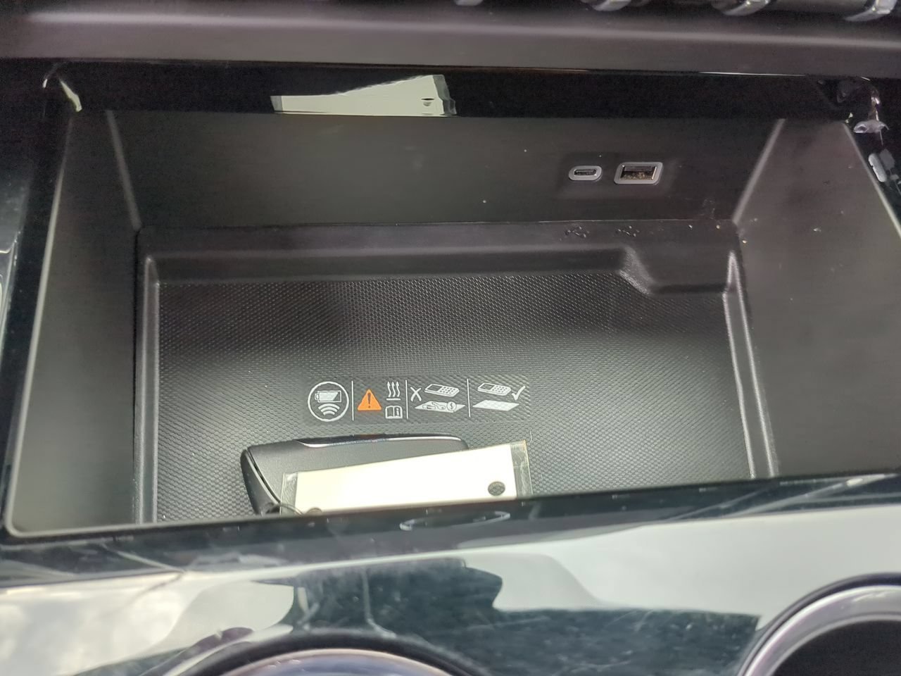 Used 2025 Summit White GMC Elevation image 19